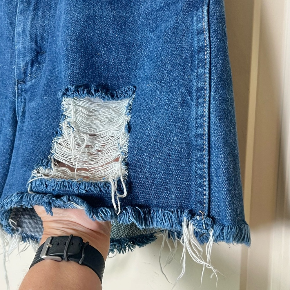 Vintage wrangler jeans cut and distressed into shorts 30w - Picture 2 of 9